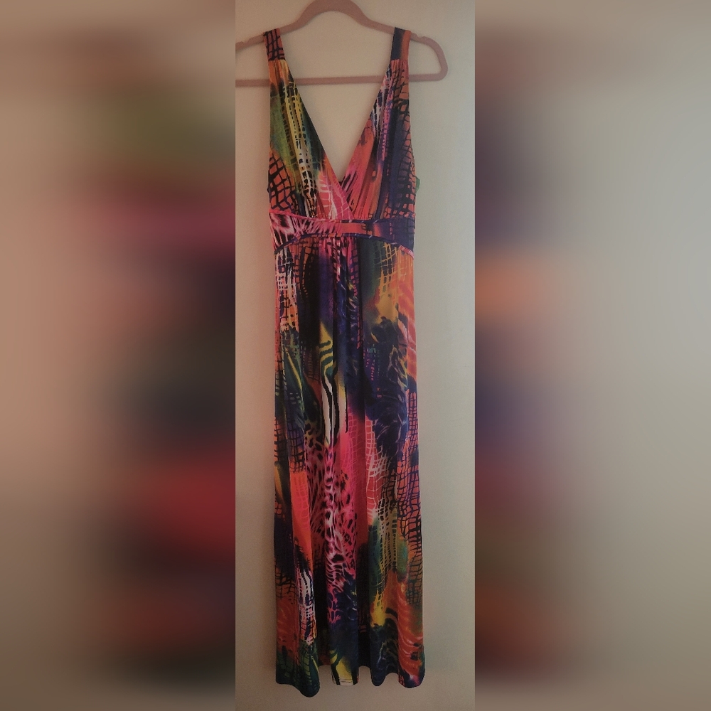 Pyramid Collection Maxi Dress - Picture 2 of 6